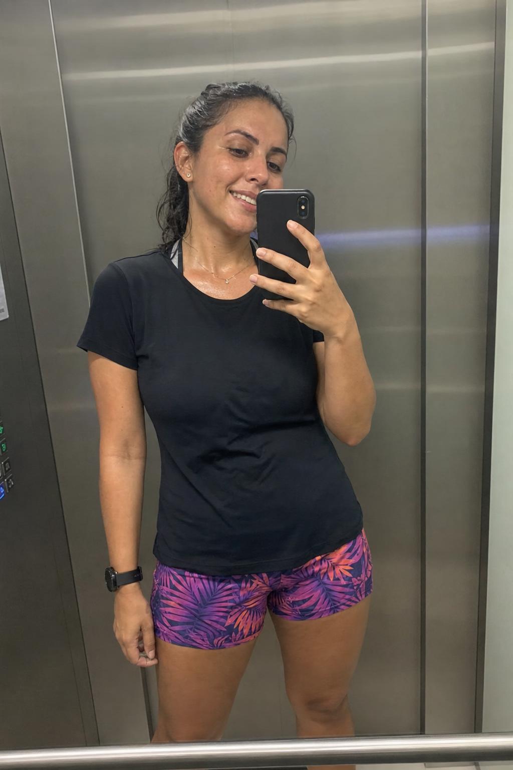 Camila no elevador